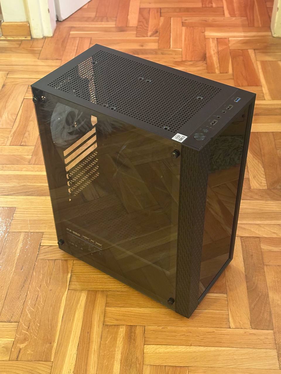 Kuća sa Raidmax Infinitum blokom napajanja