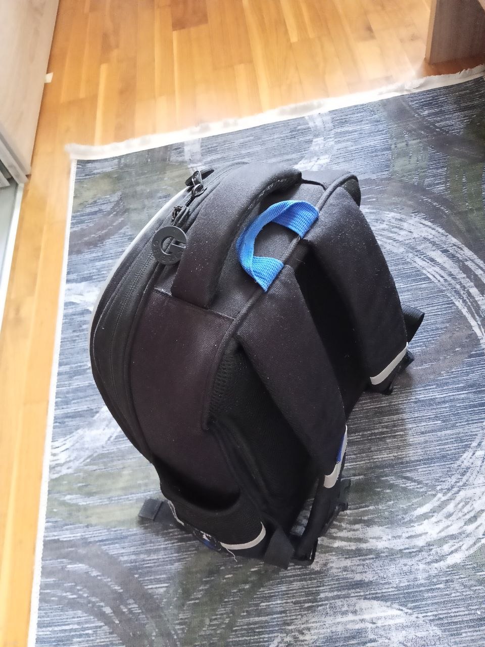 Backpack with rigid back photo 2