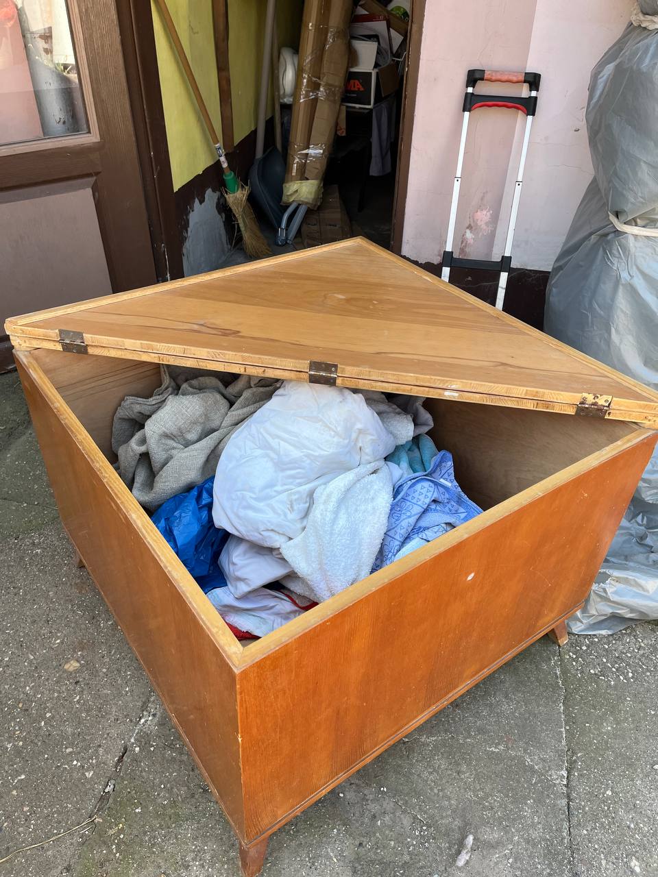 Yugoslav large chest of drawers for bedding photo 2