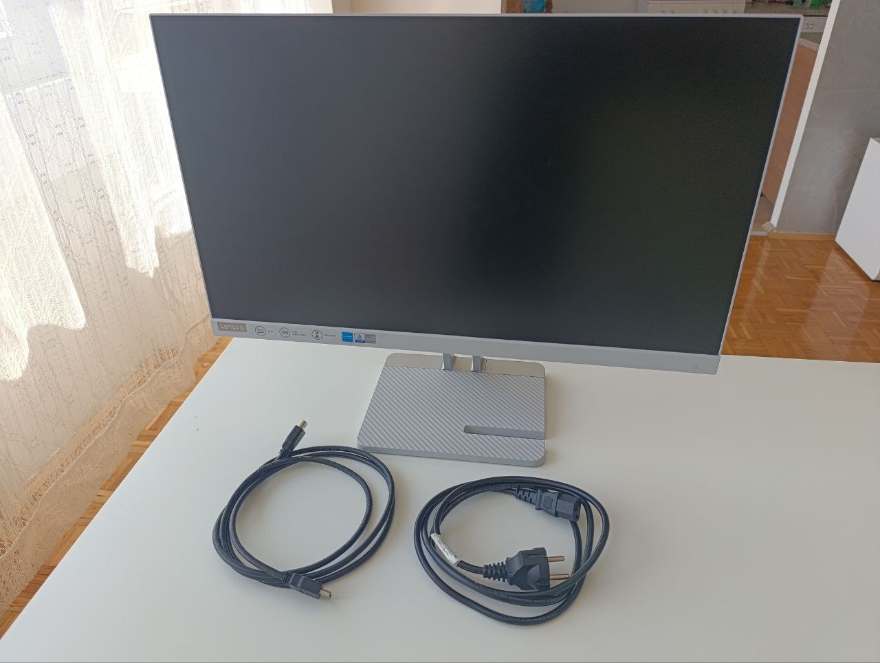 LCD monitor Lenovo photo 2