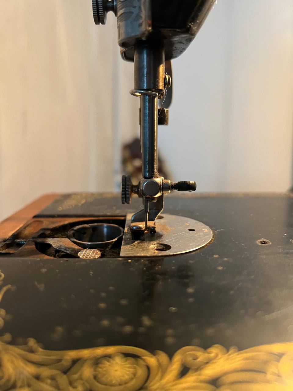 Singer sewing machine photo 2