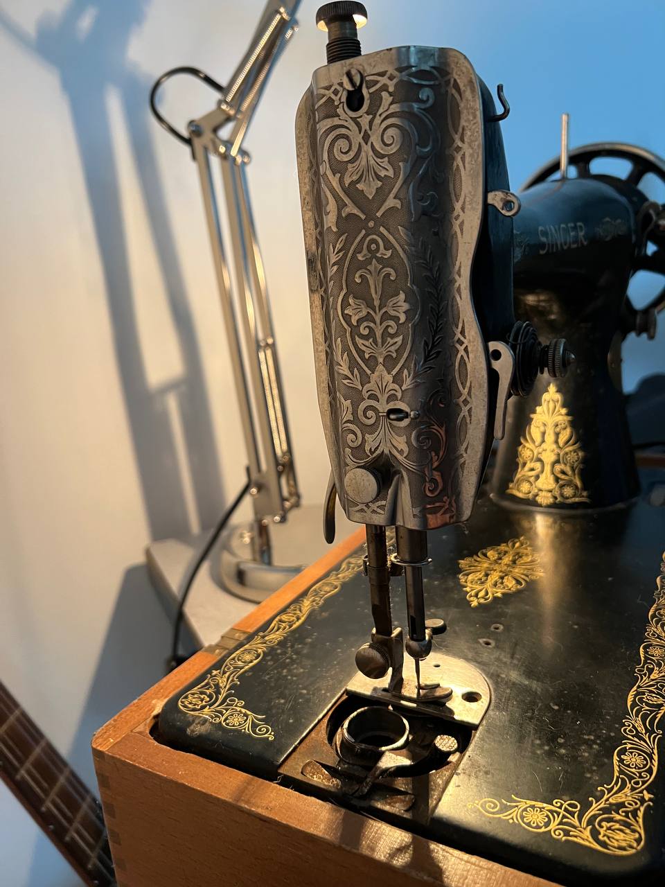 Singer sewing machine photo 4