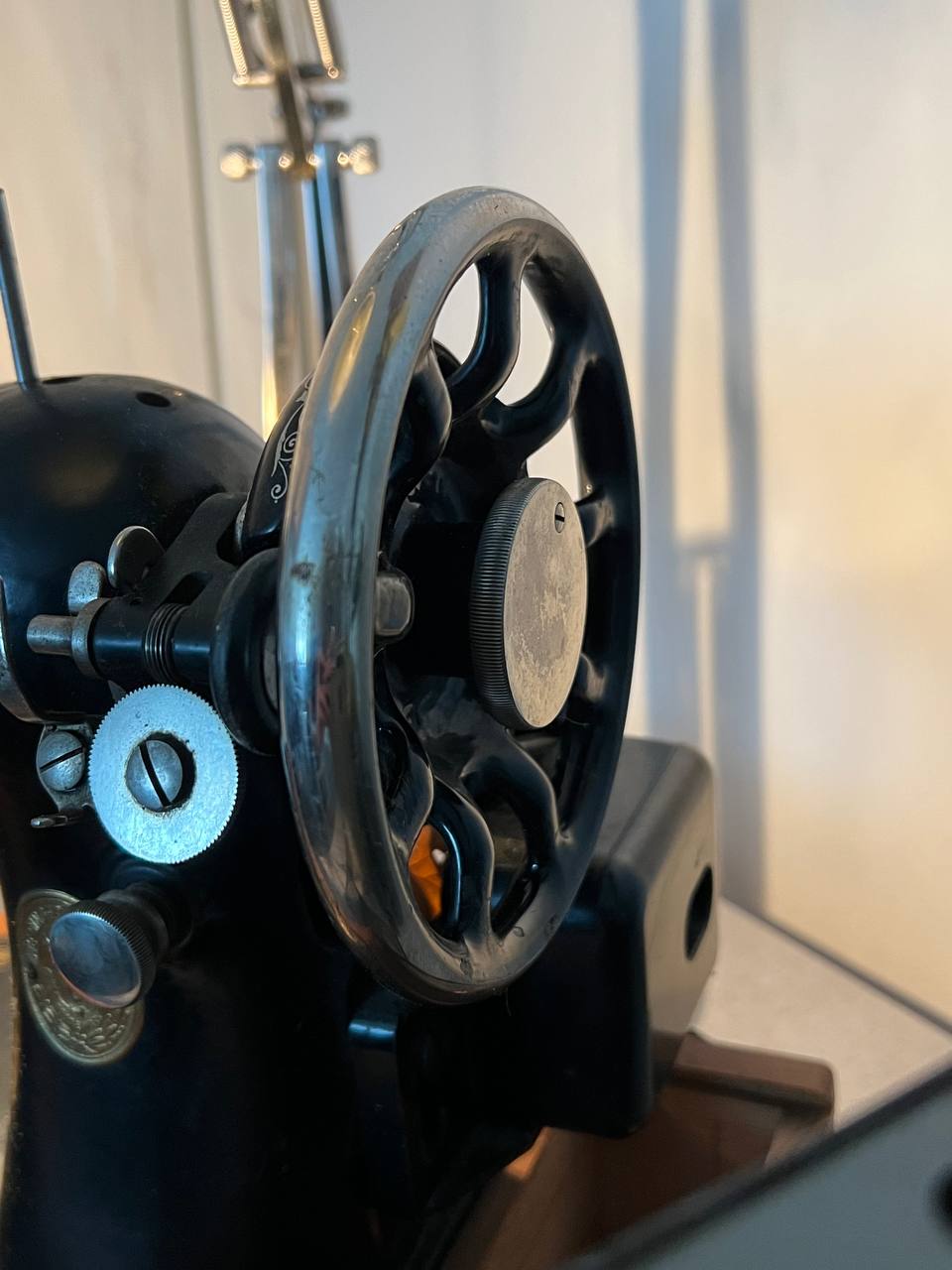 Singer sewing machine photo 5