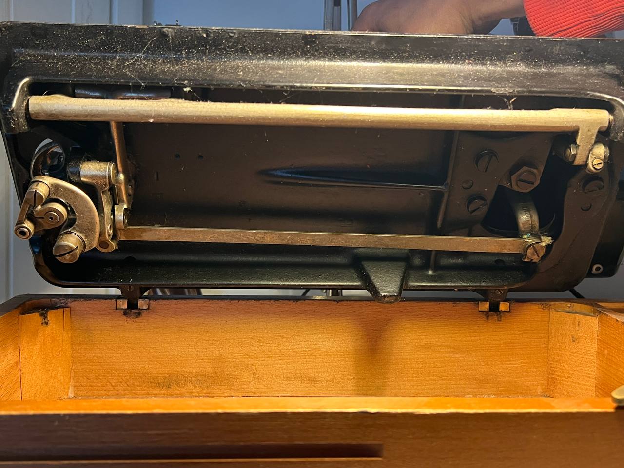 Singer sewing machine photo 7