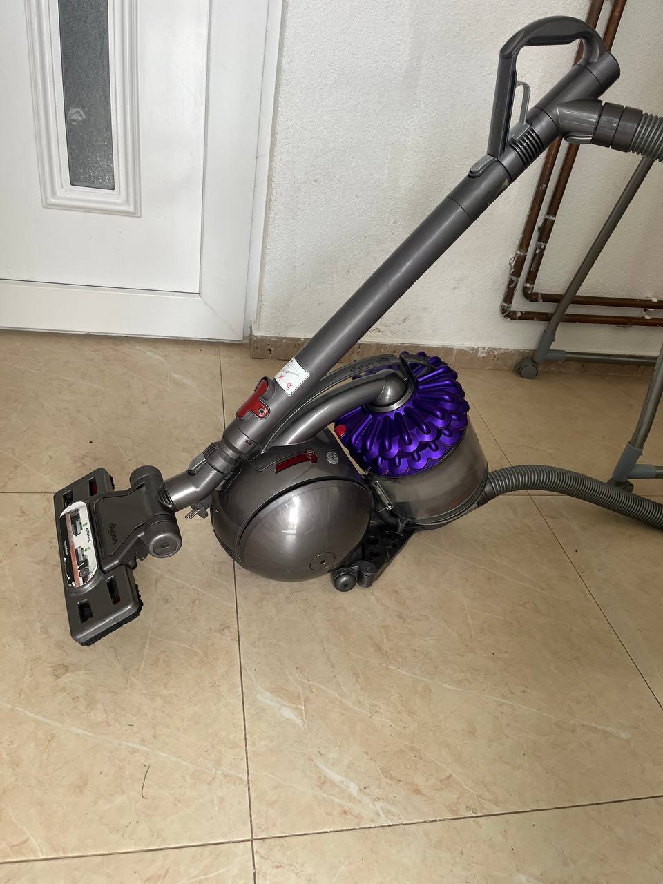 Dyson DC52 Vacuum Cleaner
