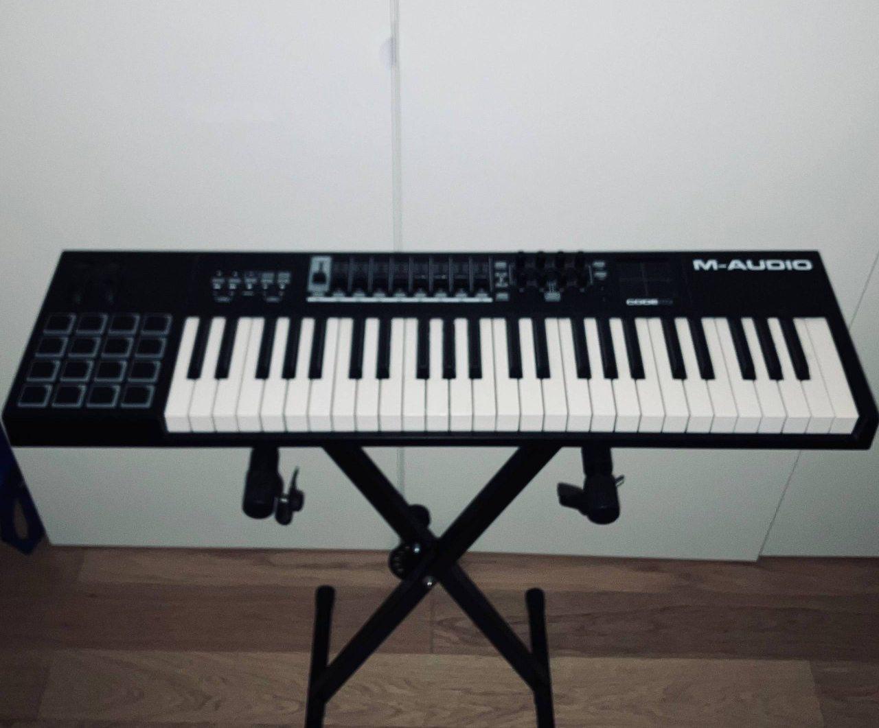 MIDI-клавиатура M-Audio Code 49