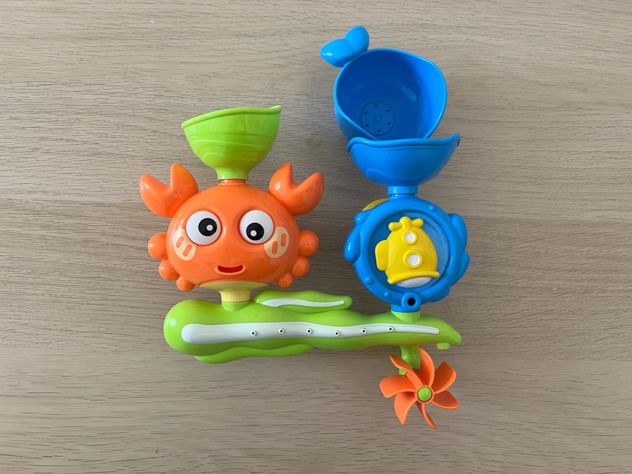 Bath toy with suction cups. Eyes and submarine spin with water