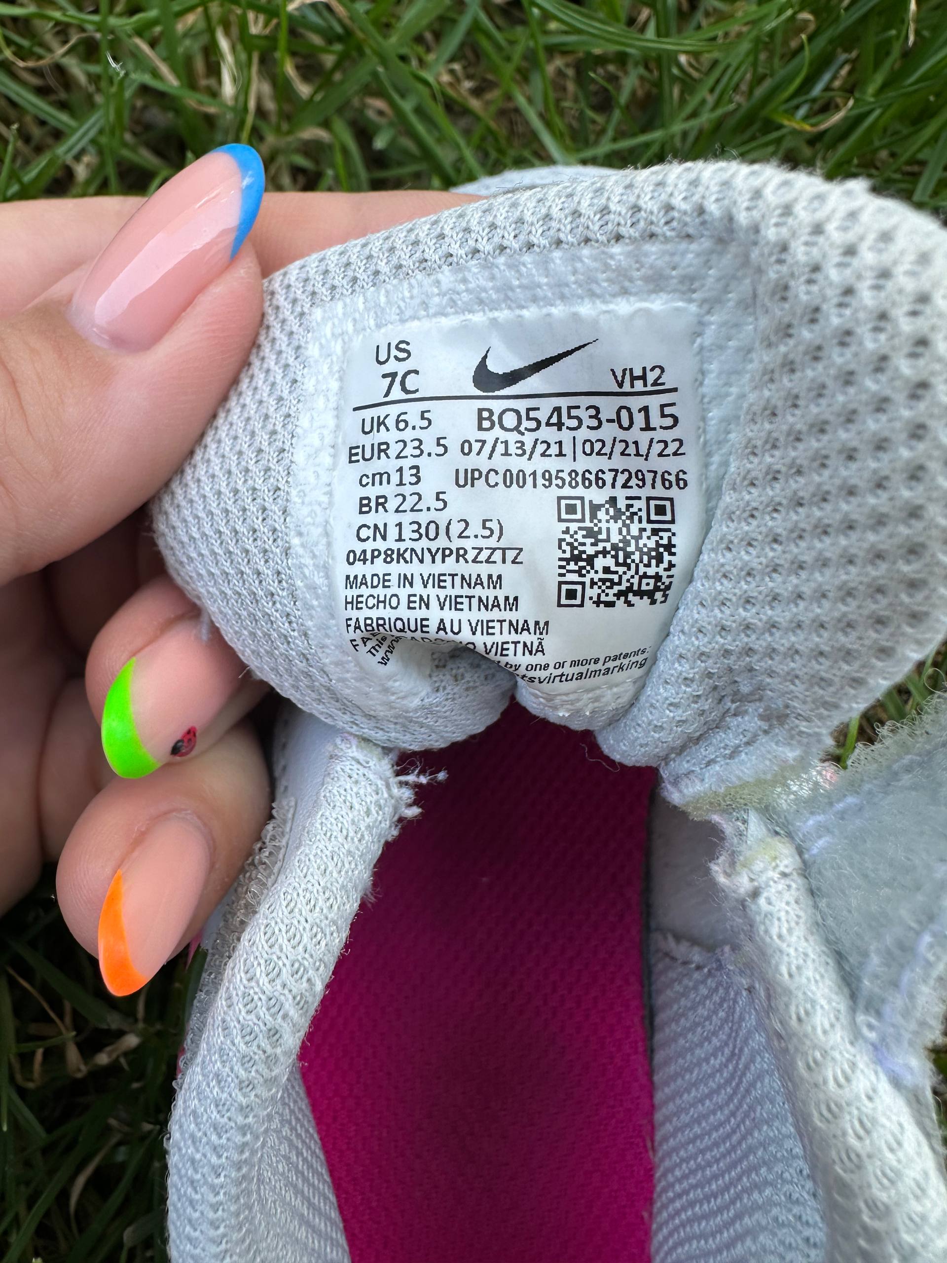 Nike sneakers photo 2