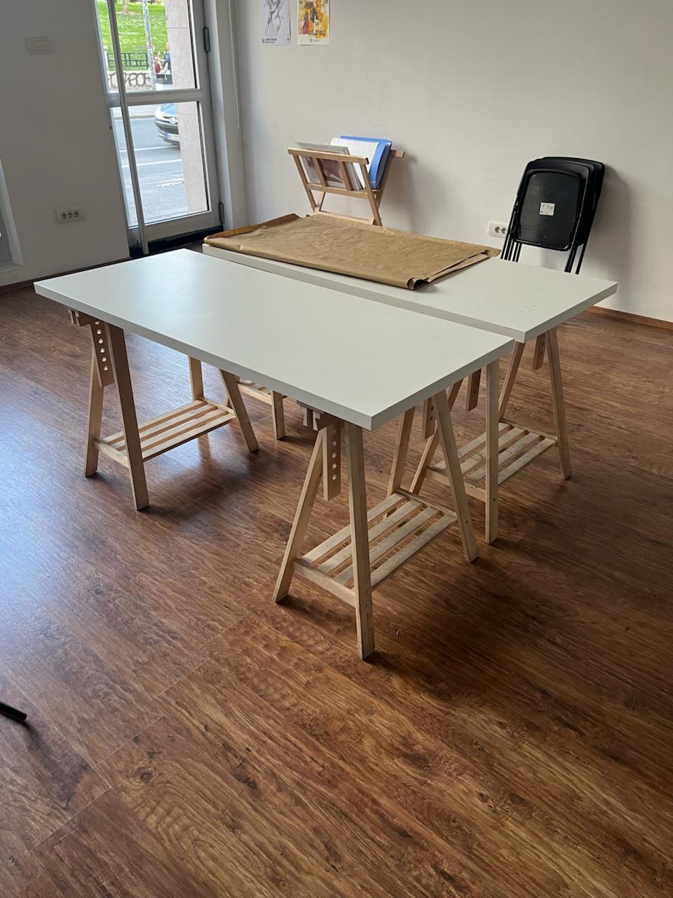 Adjustable height desk