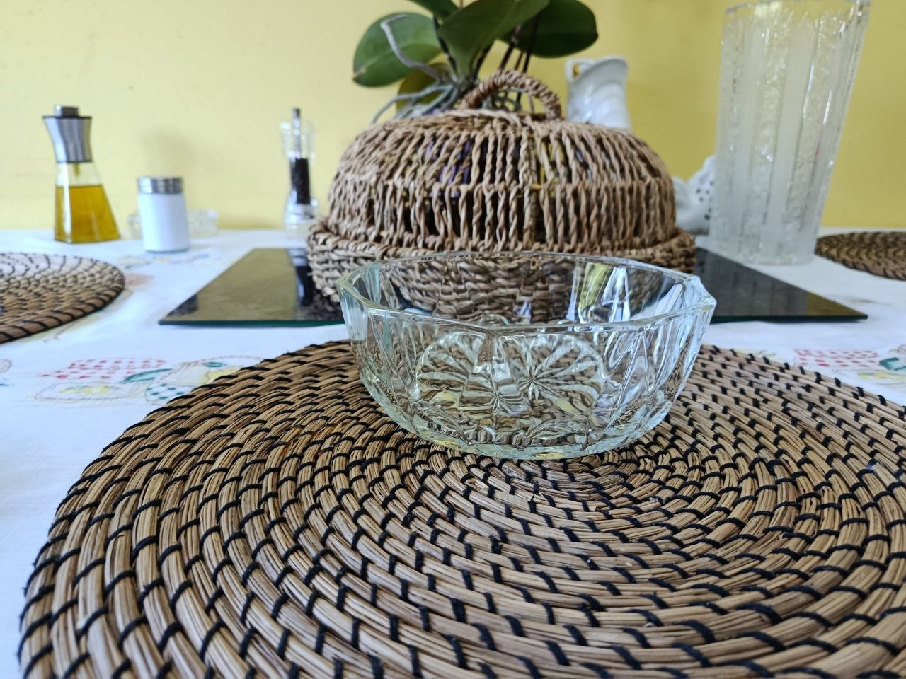Salad bowls made of thick glass photo 5