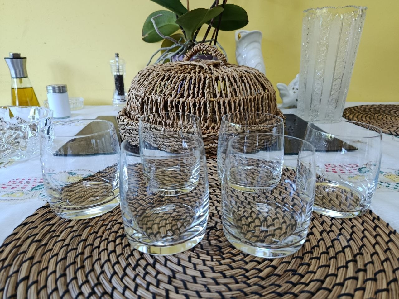 Salad bowls made of thick glass photo 8