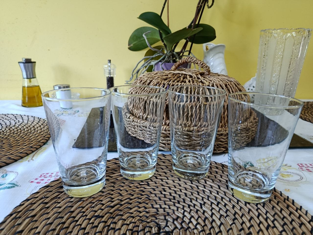 Salad bowls made of thick glass photo 9
