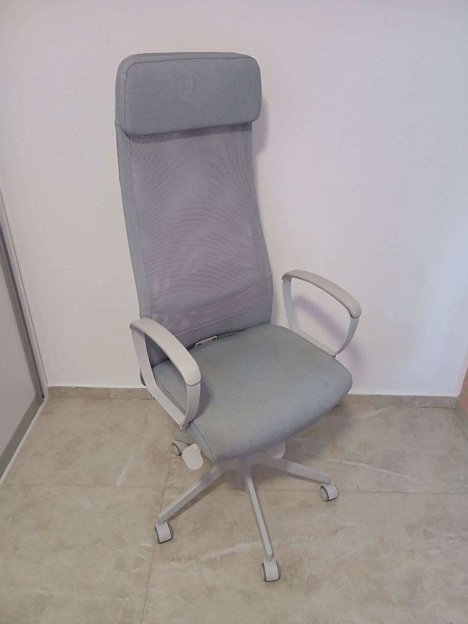 IKEA Malm račarski stoл