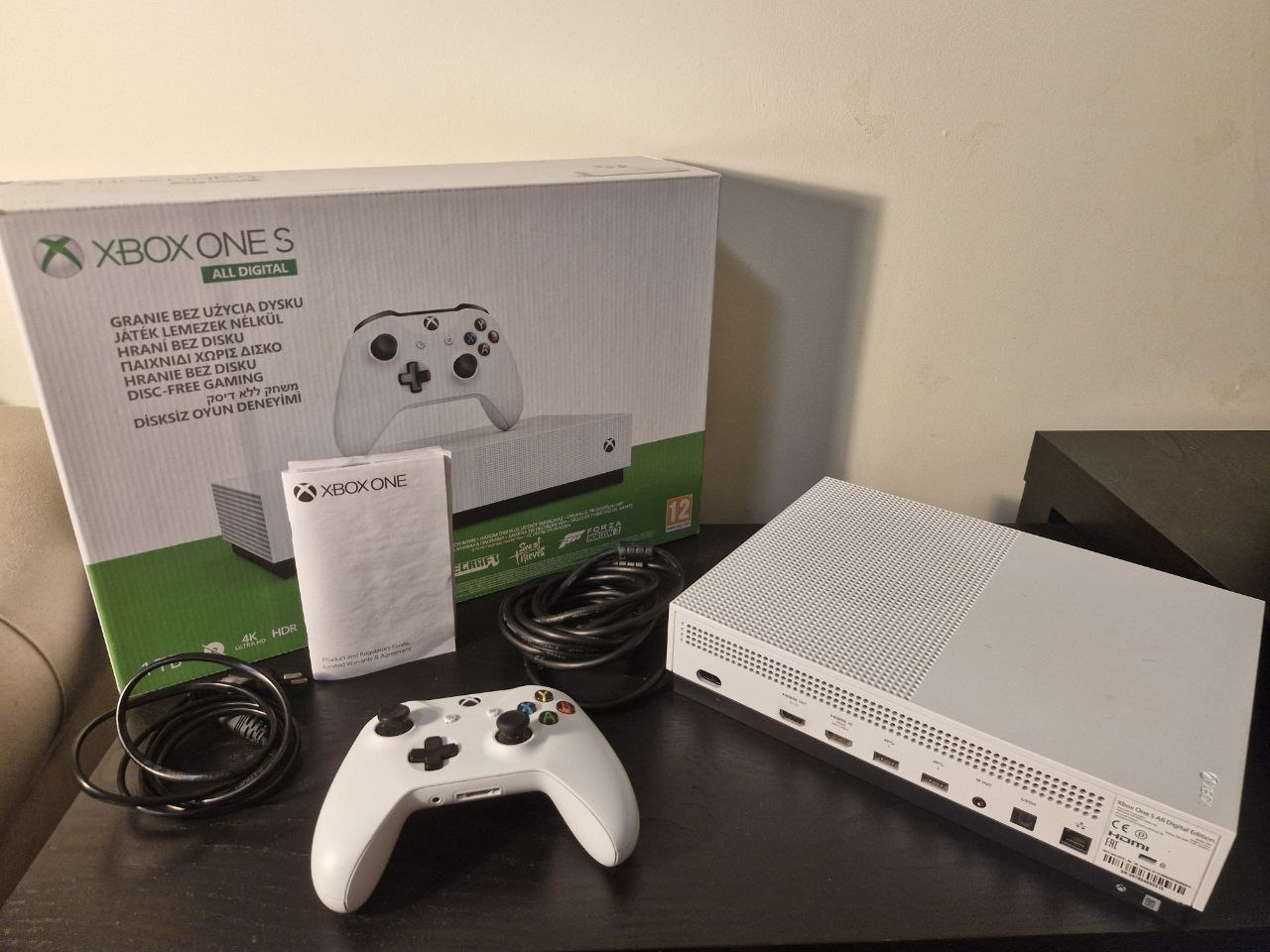 Xbox One S photo 2