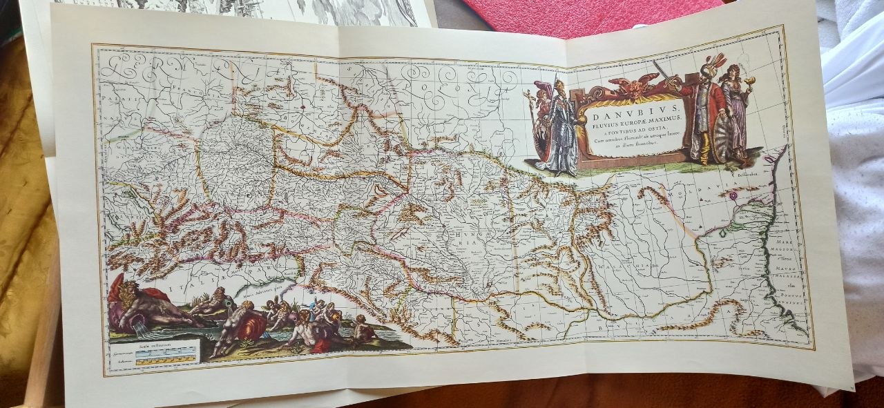 Large gift engravings with antique maps of Europe, the World, and the Danube photo 3