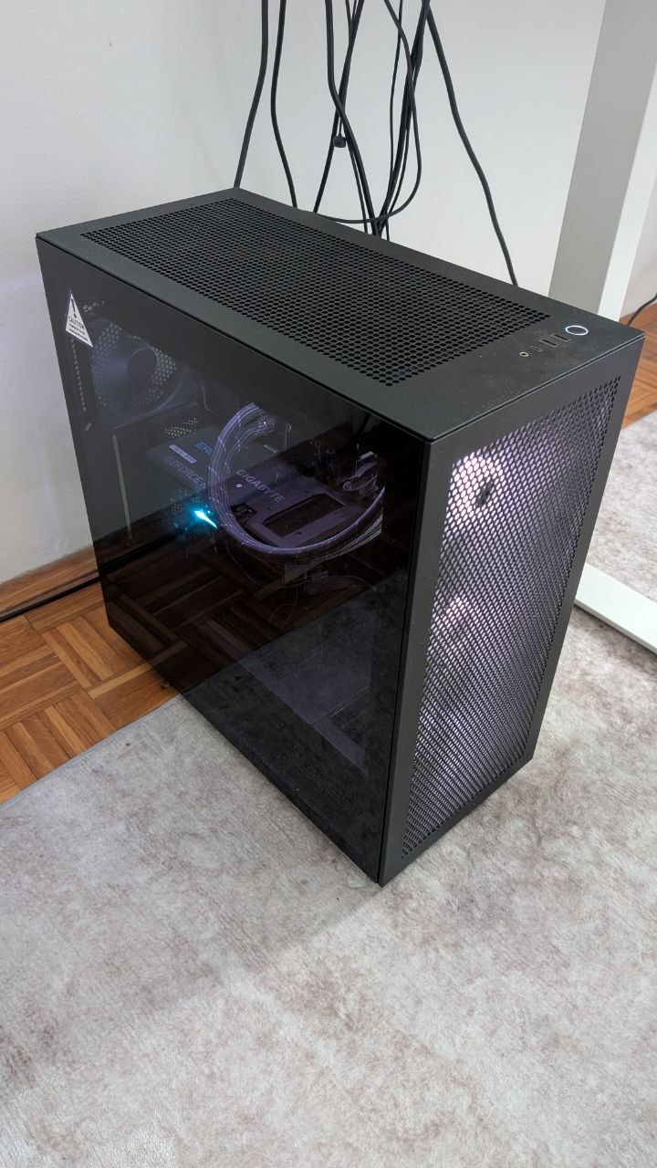 NZXT H7 Flow RGB kućište