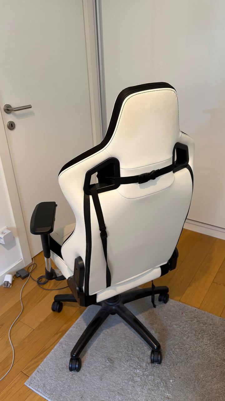 noblechairs EPIC White/Black photo 3