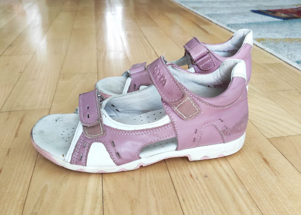 Sandals-thong Totta photo 2