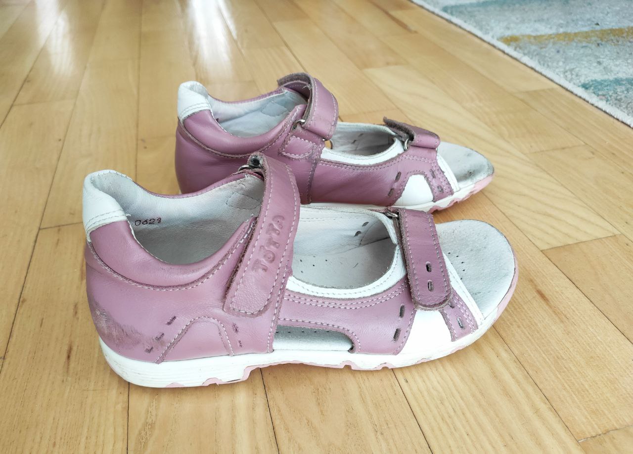 Sandals-thong Totta photo 3