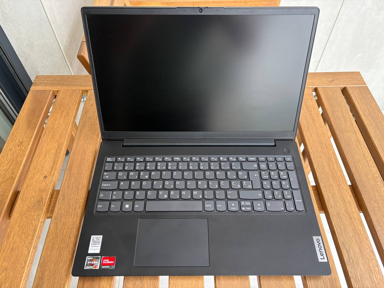 Lenovo V15 G4 15,6", Intel Core i5
16Gb RAM
512Gb SSD
Win 11 Pro. Intel UHD grafika, Wi-Fi, Bluetooth, RJ45, HDMI, srpska tastatura. Uključuje laptop i punjač. photo 3