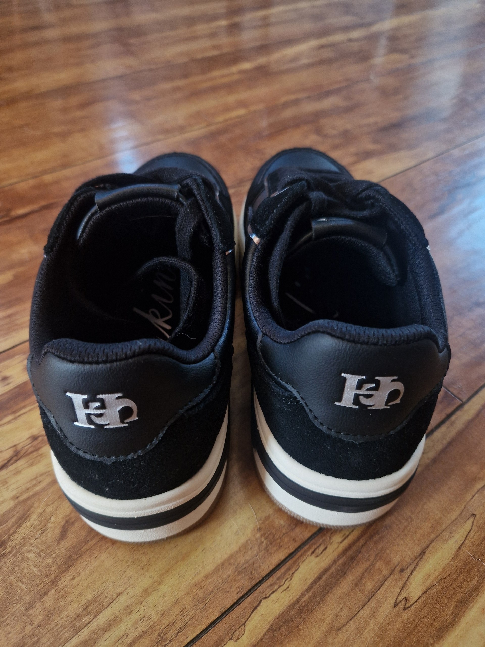 Hawkins sneakers photo 4
