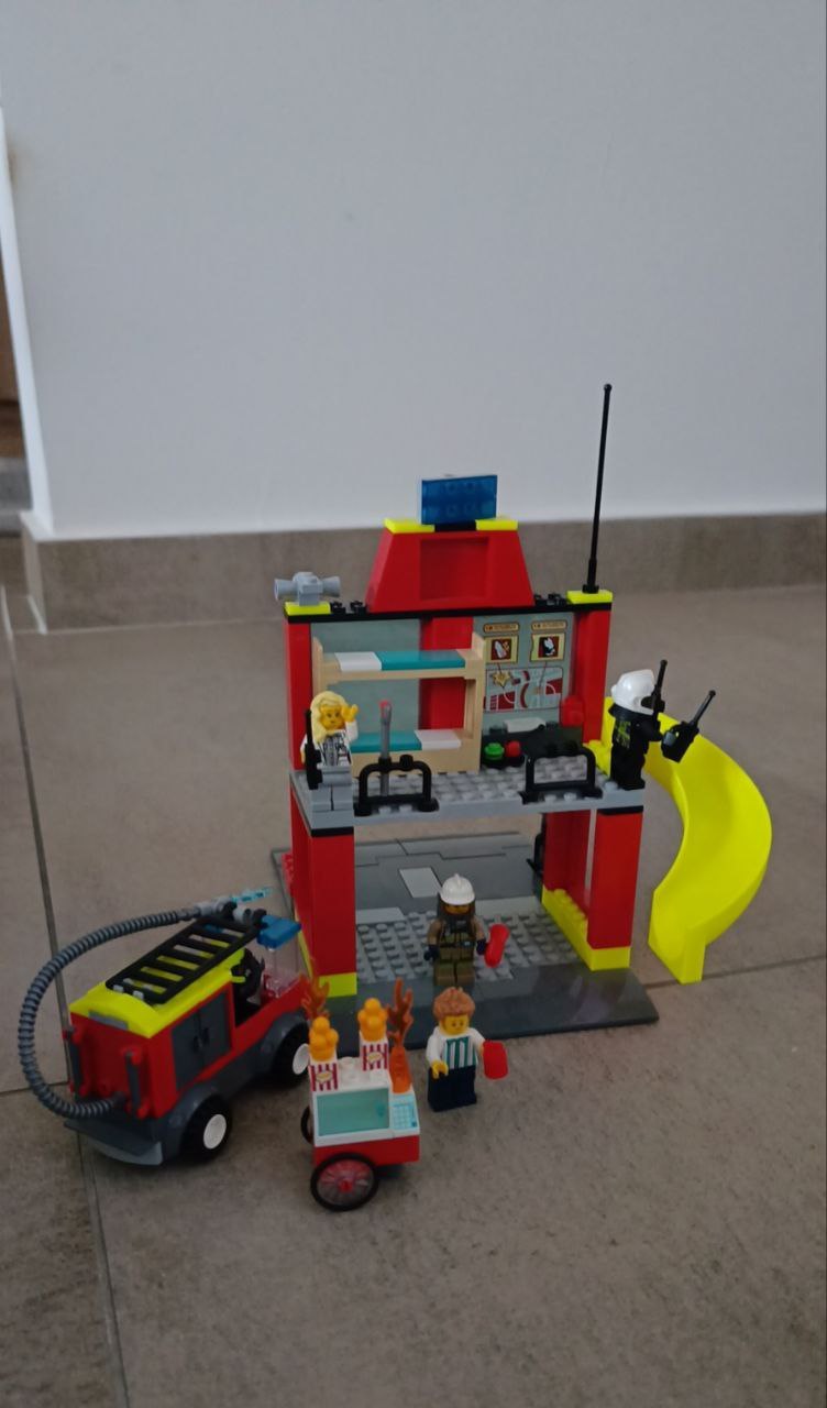 Lego City Požarna Stanica 60375 photo 2