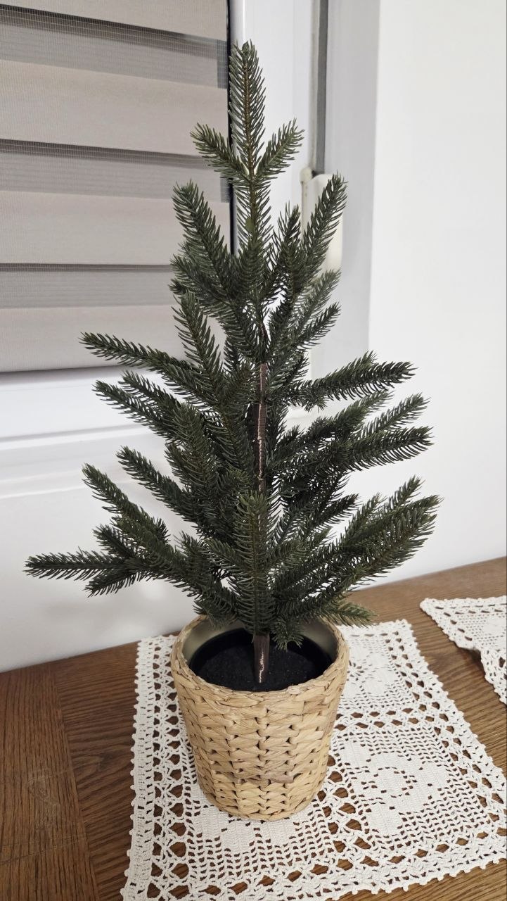 Artificial fir tree with pot
