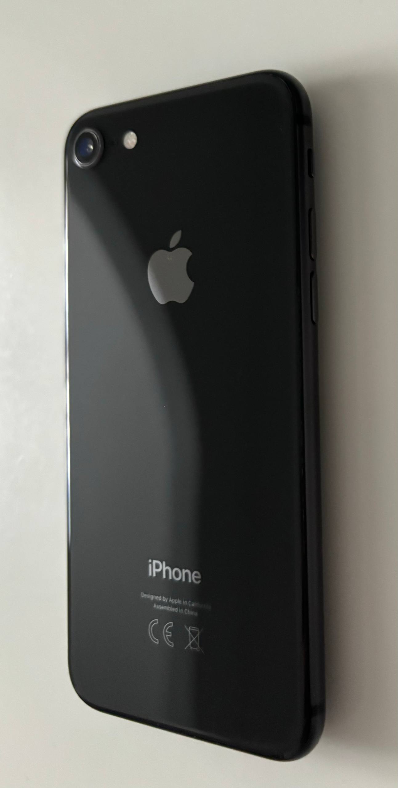 Apple iPhone 8 64GB photo 2