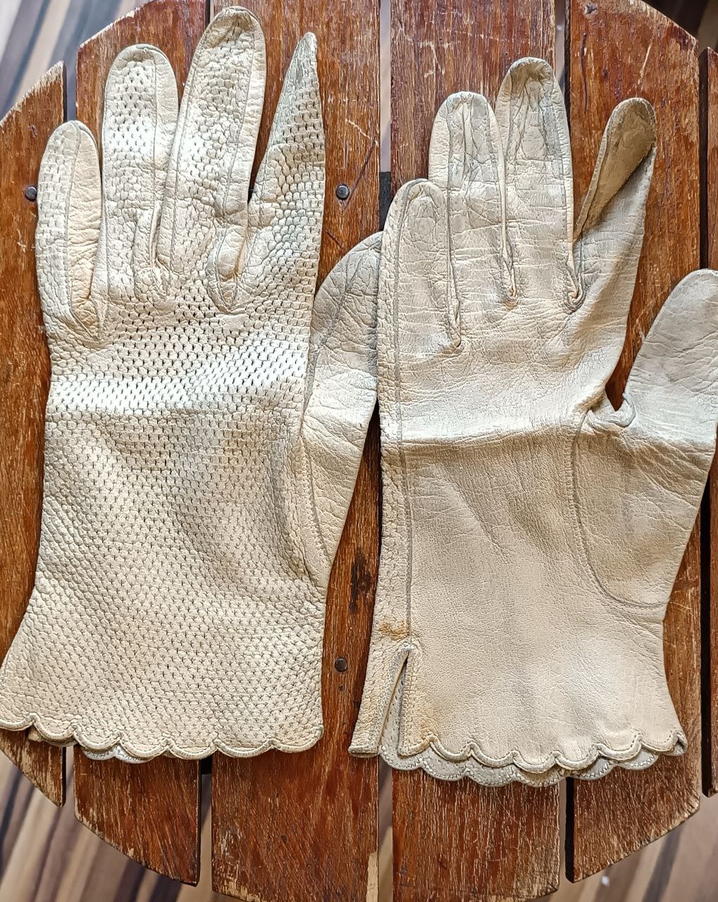 Vintage ladies gloves