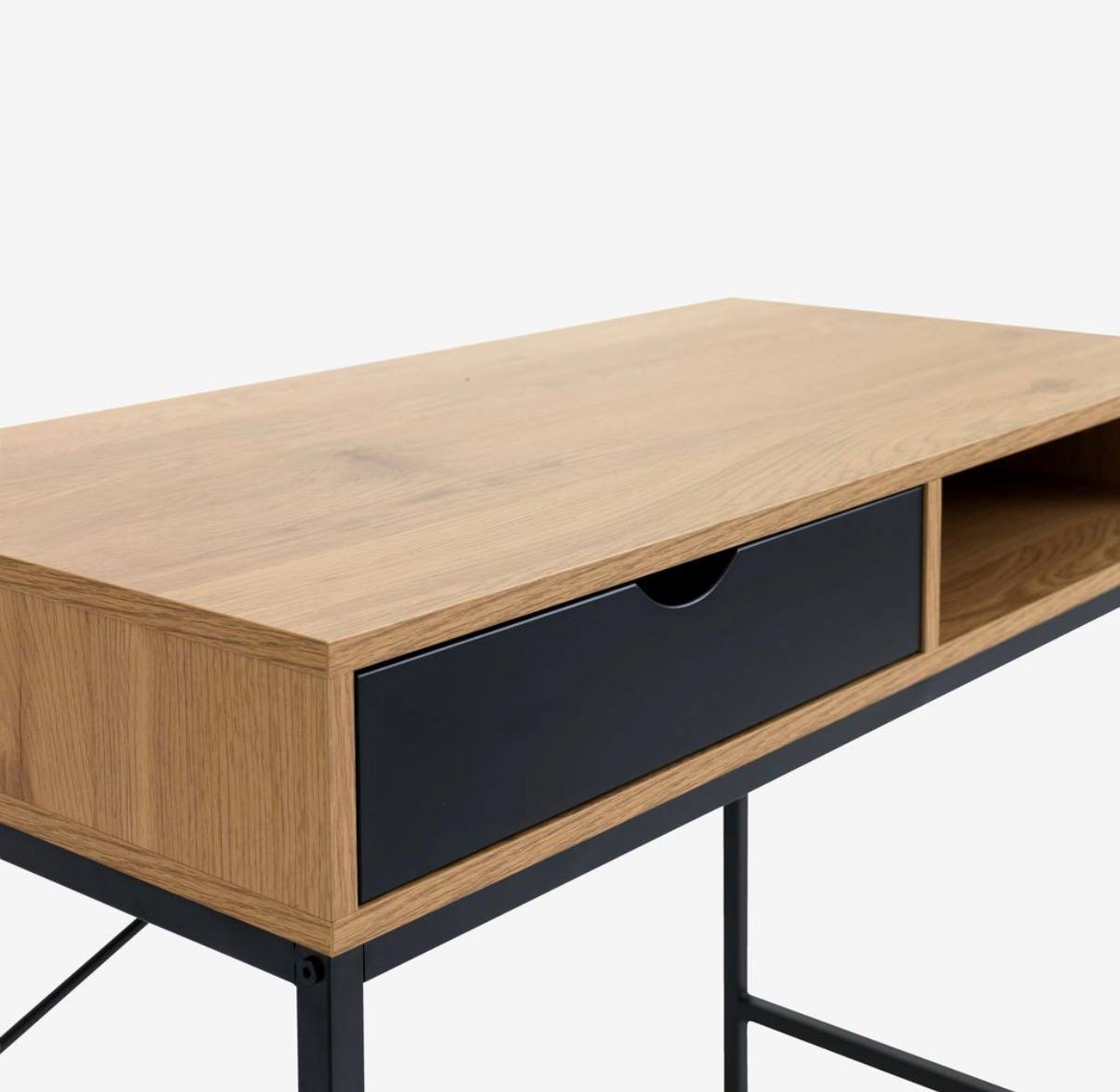 Table photo 3