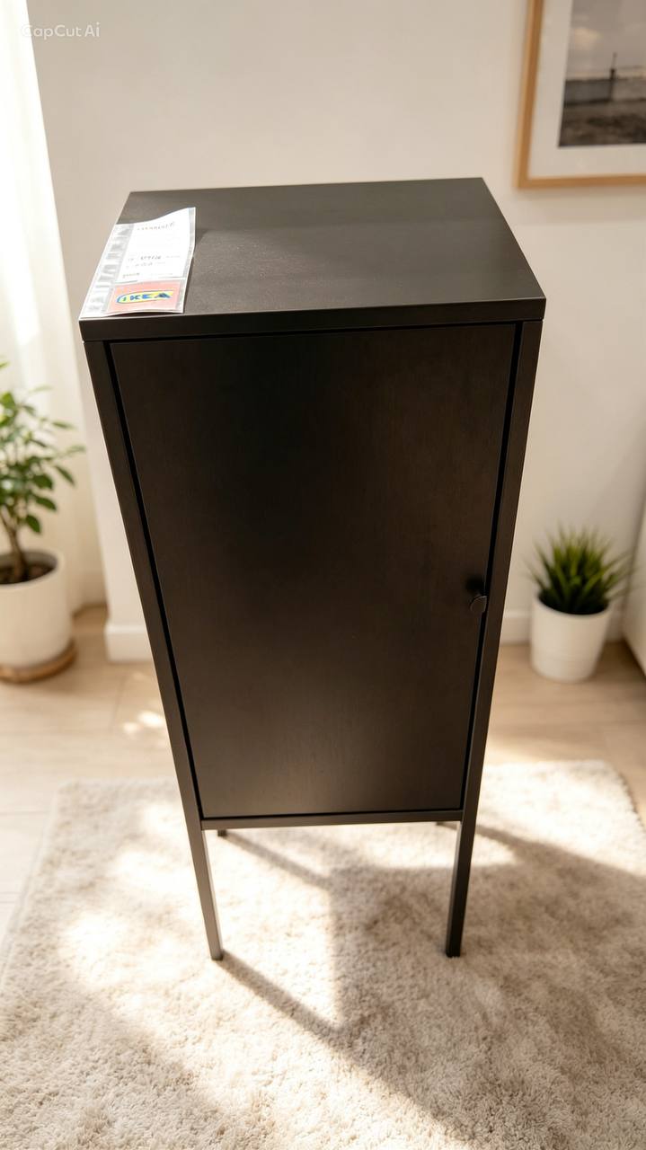 Crna komoda / IKEA noćni ormarić