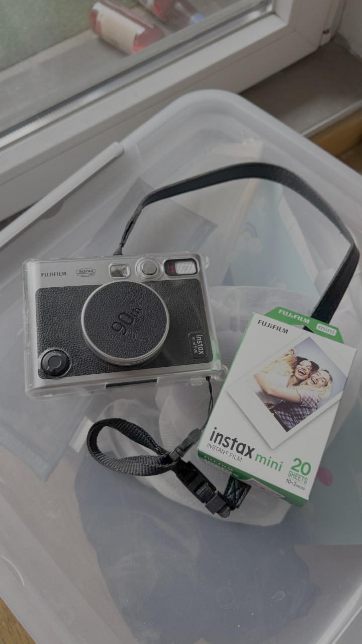 Камера Fujifilm The New instax mini Evo