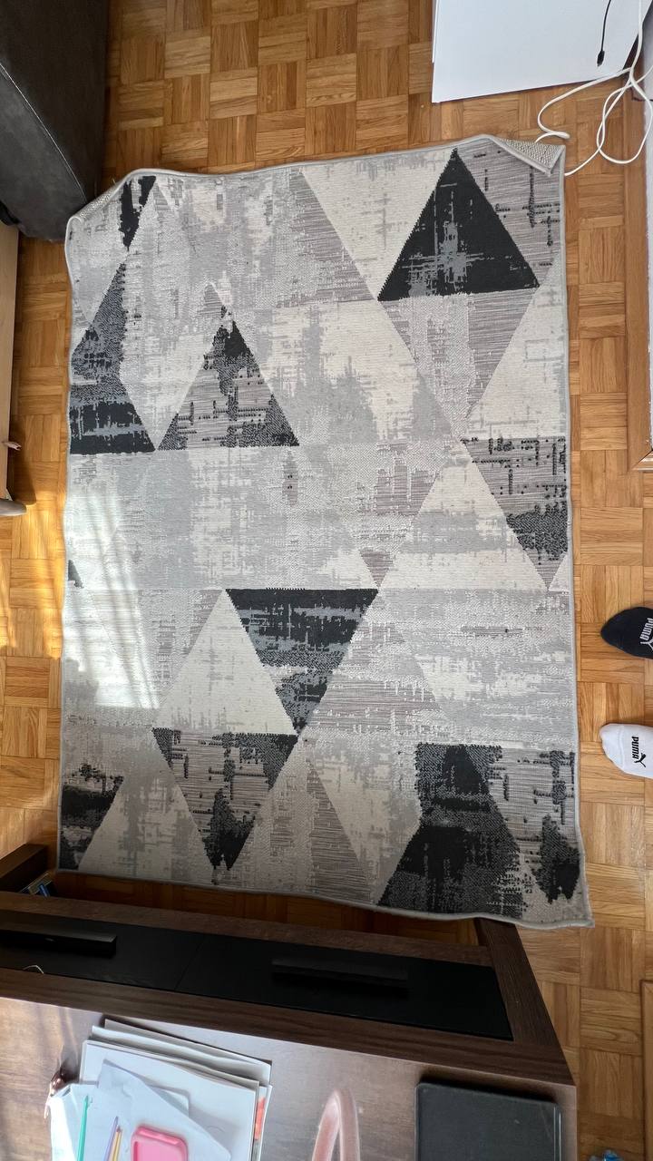 Siva tepihe sa geometrijskim uzorkom photo 2