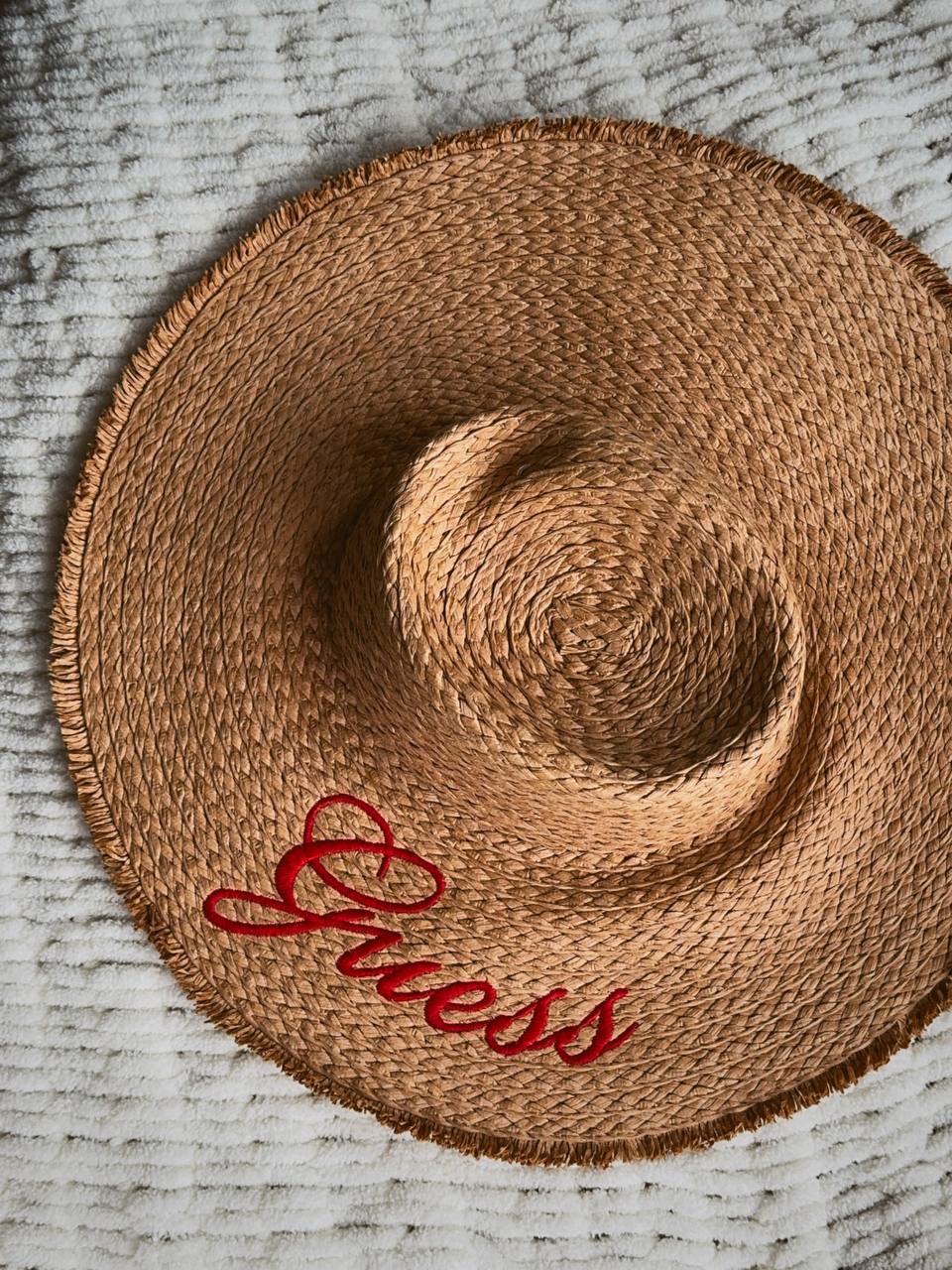 straw hat guess photo 2