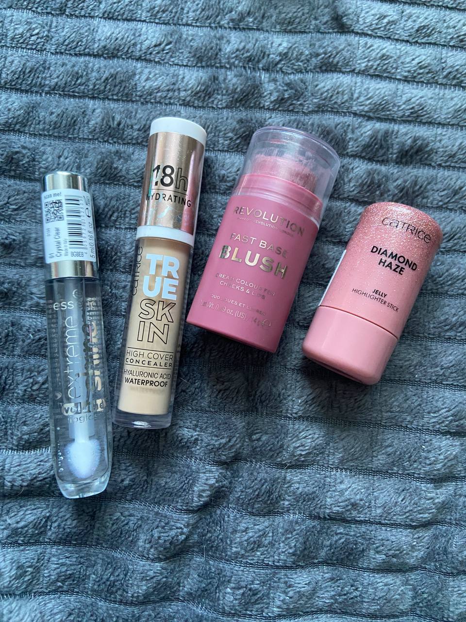 Lip gloss and highlighter