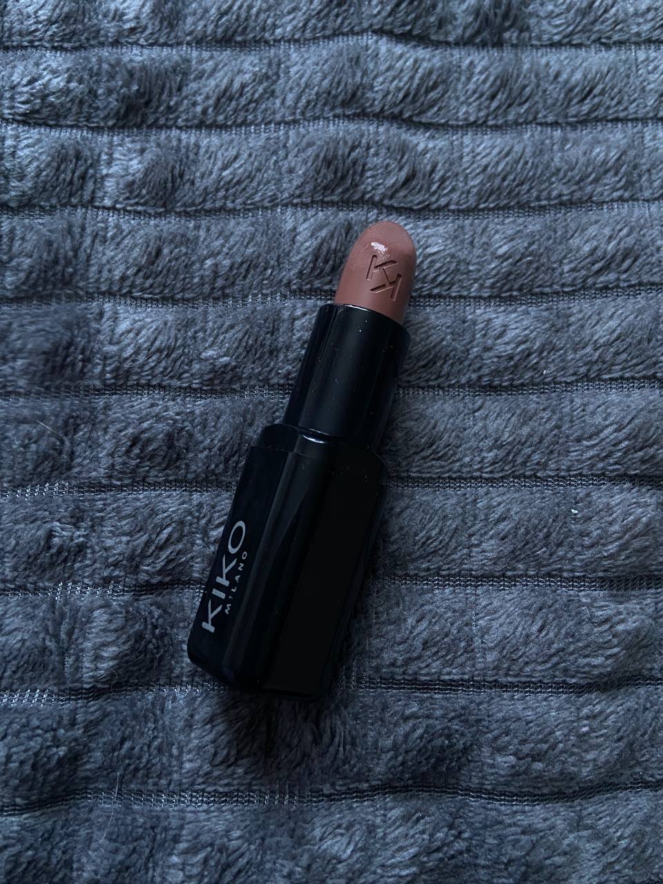 Lip gloss and highlighter photo 2