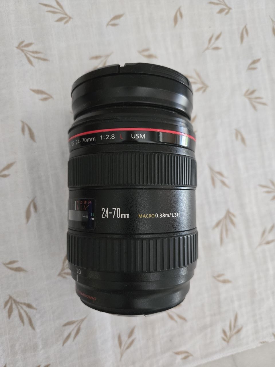 Canon EF 24-70mm f/2.8L USM lens photo 5