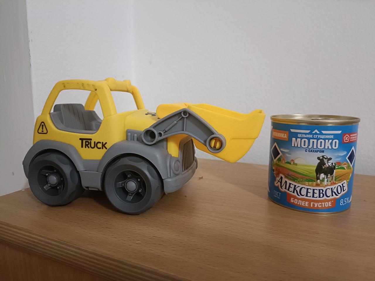Large excavator photo 2