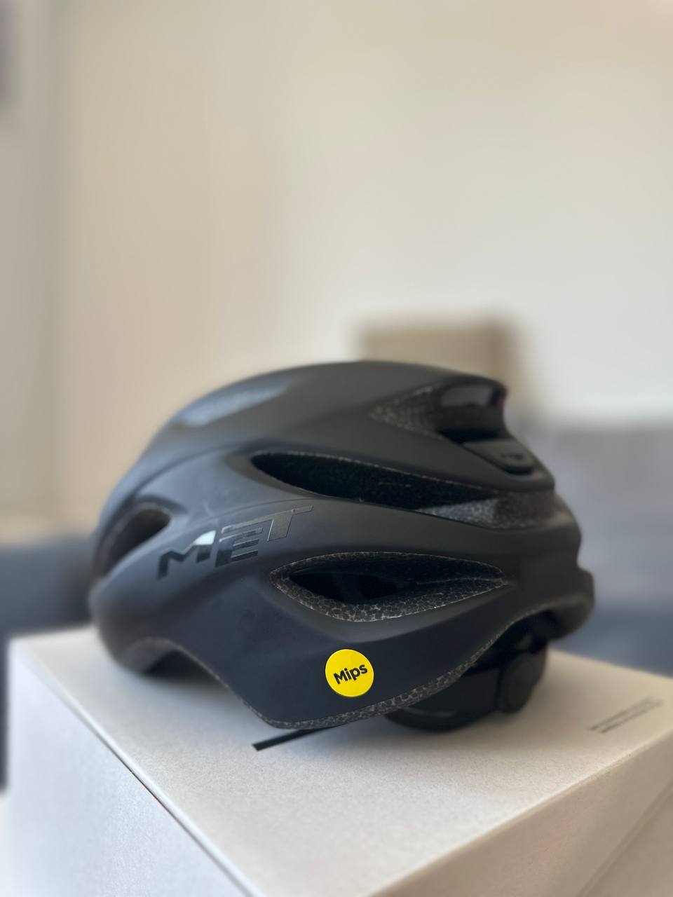 MET Idolo (Mips) helmet photo 3