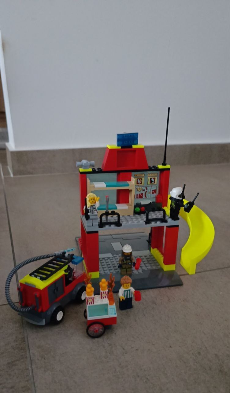 Lego City Požarna Stanica 60375 photo 2