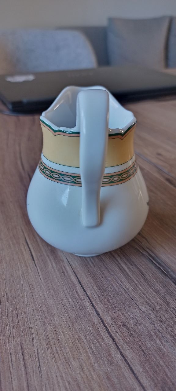Porcelain milk jug photo 4