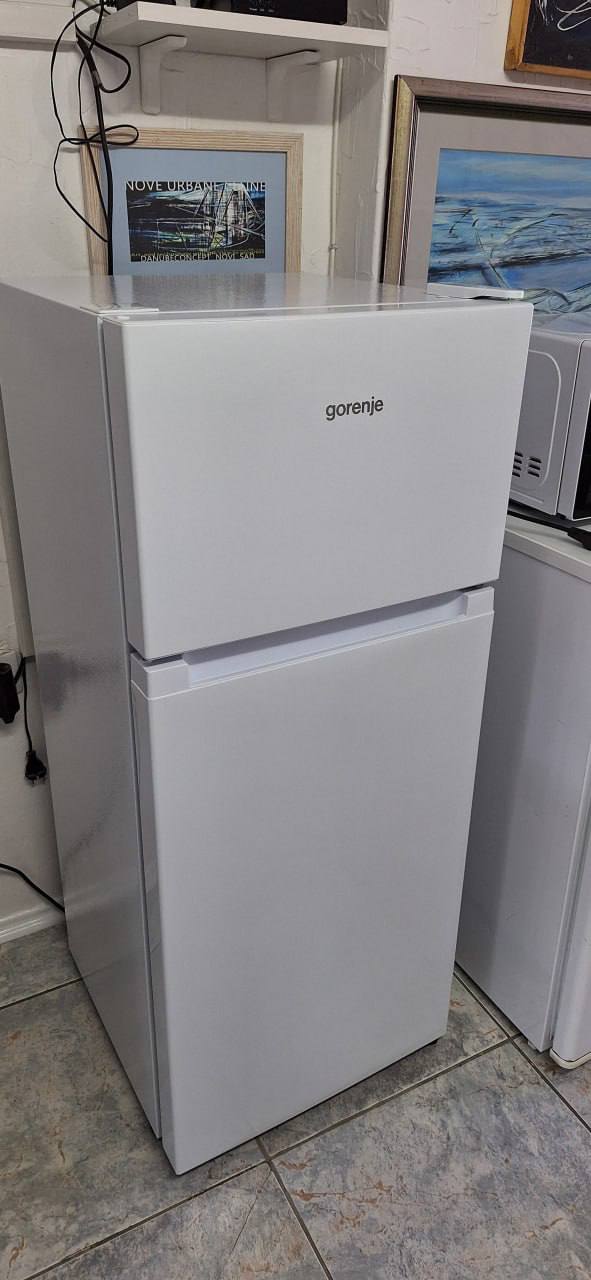 Refrigerator photo 2