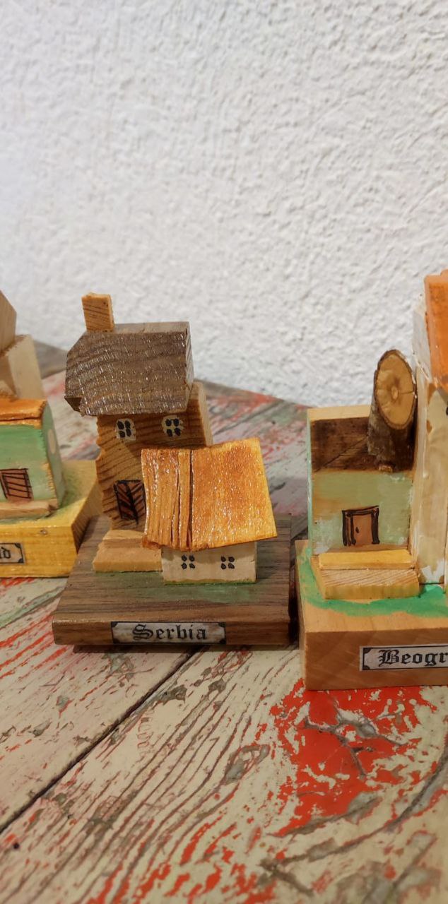 Сувенирные домики из дерева photo 2