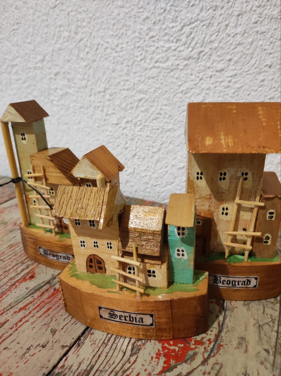 Сувенирные домики из дерева photo 4