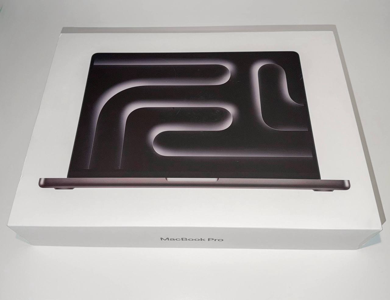 MacBook Pro 14 инча