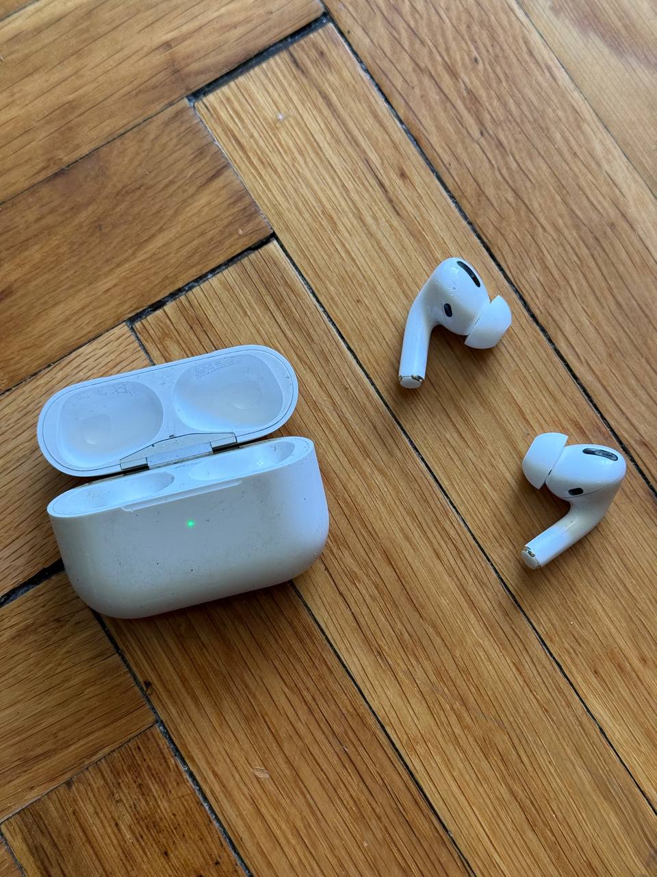 AirPods Pro 1gen photo 2