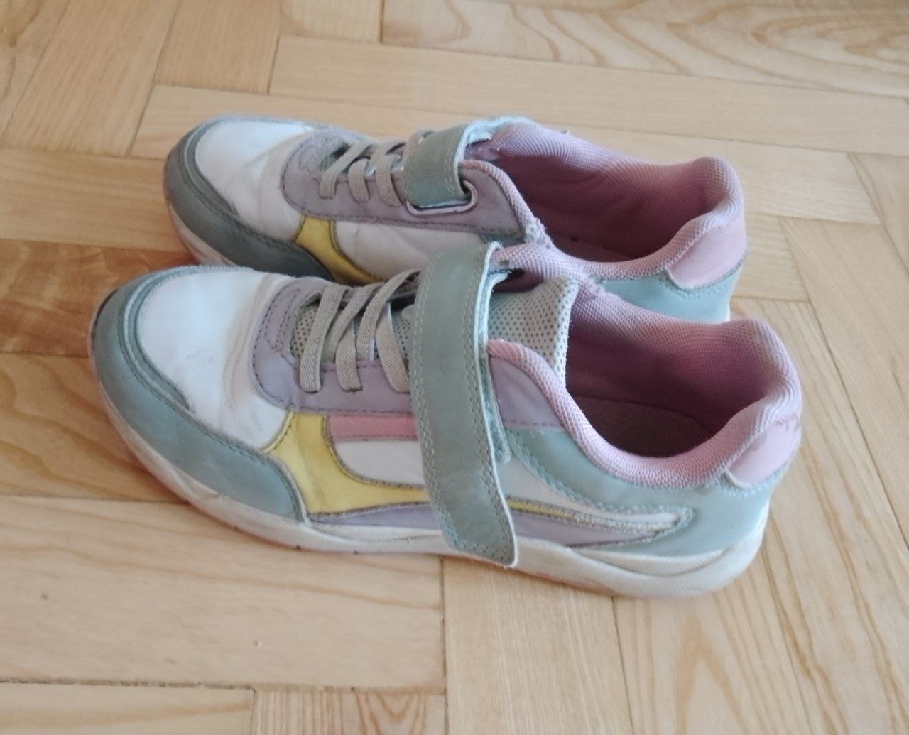 Sneakers