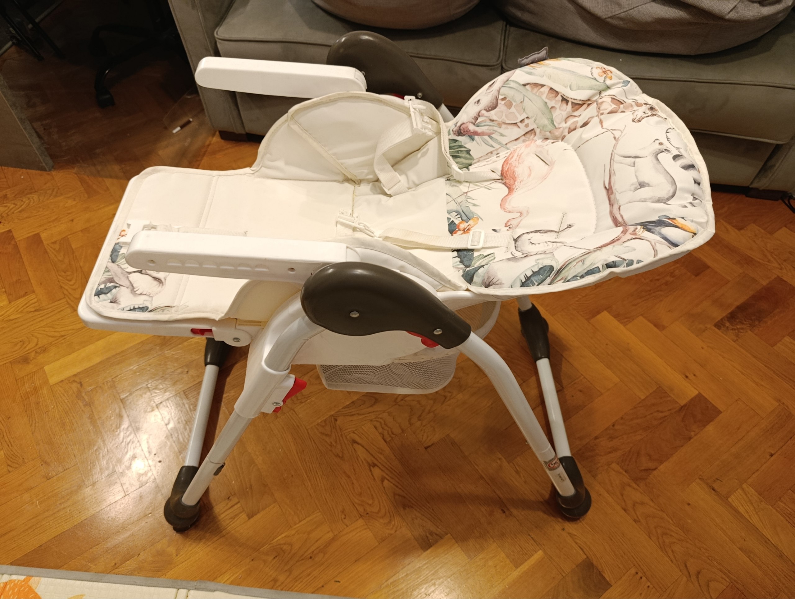 High chair photo 2