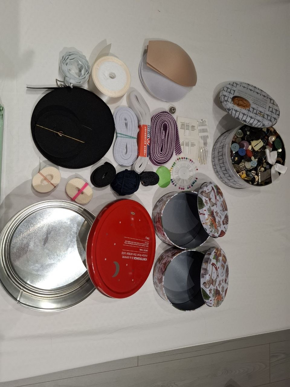 Nit i razni sitnici za šivanje photo 3