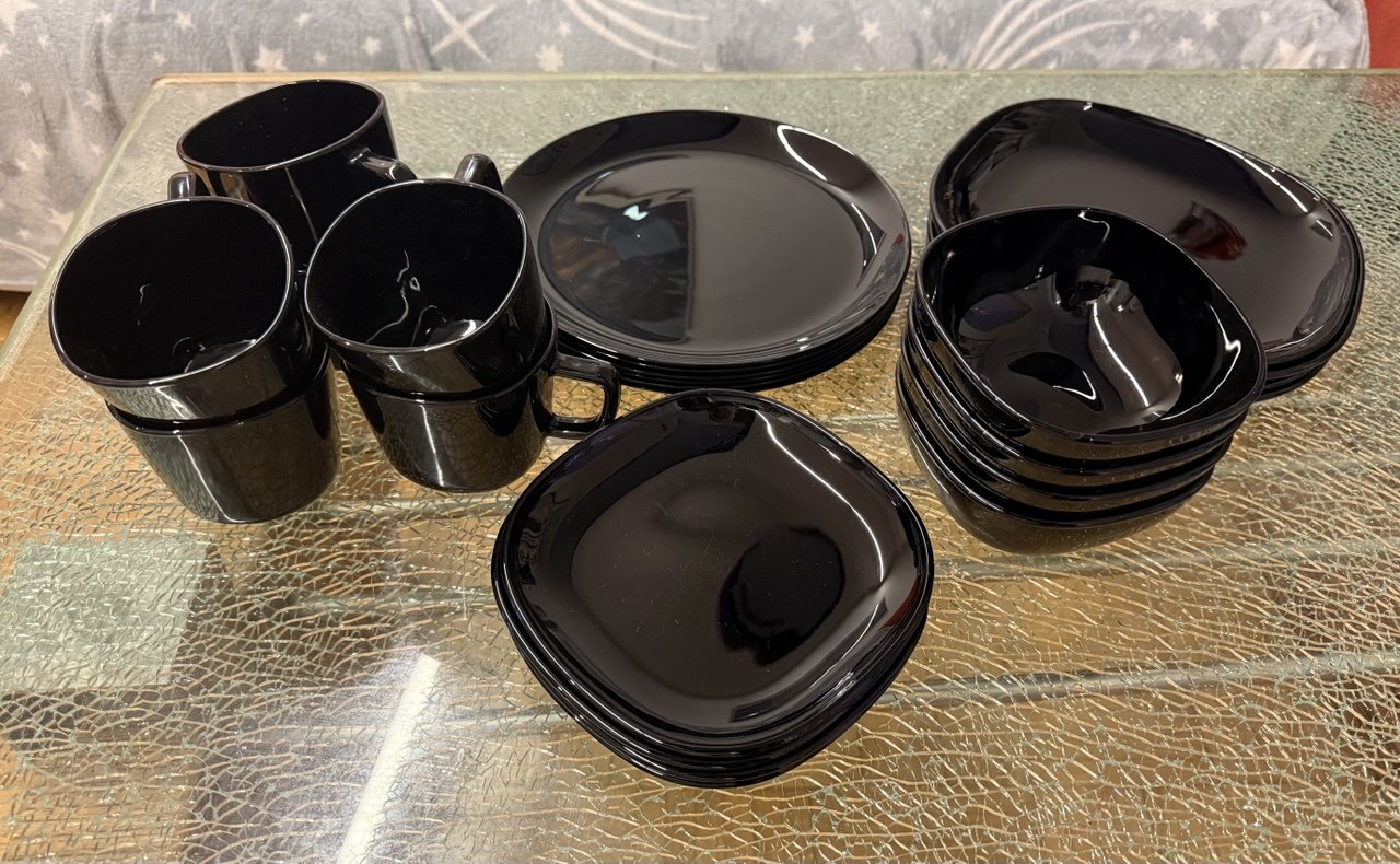 Dinnerware set